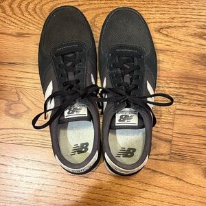 New Balance Men's Black and White Sneakers